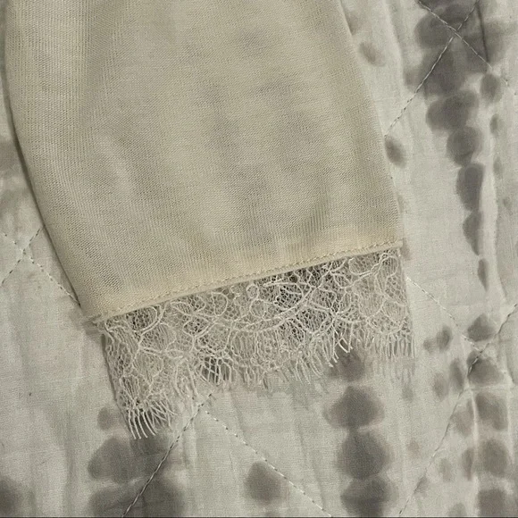 Express Relaxed Lace Pieced V-Neck Tee NWT S - Picture 7 of 11